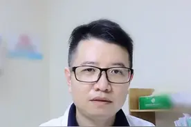 脚后跟反复干燥脱皮、变厚变硬，你可能患上了#脚气！#医学科普#duo来涨健康知识#角化型脚气  视频封面