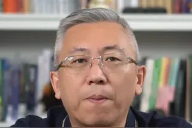 曝华为折叠电脑就要来了，搭载麒麟X90芯片，或将改变行业规则！视频封面