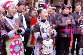 肇兴侗寨村民穿上民族盛装迎总书记 #面对面心贴心视频封面
