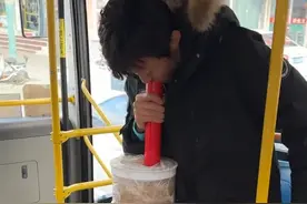 3年喝了647杯奶茶！38岁男子不喝白开水只喝饮料致心梗肾衰，医生提醒：少喝饮料！少喝奶茶！添加糖带来的危害不比烟酒差#奶茶  #饮料  #健康科普  #抖出健康知识宝藏