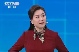 皮肤长斑，通常是因为肝的气滞血瘀而形成的，试试这个动作，疏肝理气的同时，还能帮助淡化面部斑点~#生活圈视频封面