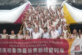 泰国曼谷跨座式单轨-黄线试近日试运营，这是芜湖中车浦镇阿尔斯通运输系统有限公司，首个出口交付的海外单轨车辆项目。视频封面