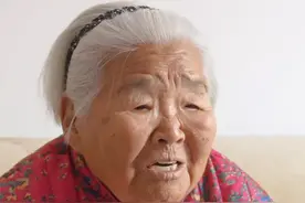 日军大扫荡亲历者：#我的家乡没有一个人当汉奸 “太残忍了，家家都有血债。”96岁的郭计兰刚一提起1942年的日军大扫荡，就忍不住哽咽流泪。日军要在山西沁源建立“维持会”，八万多的县城死了一万多人，却没人当汉奸。“日本人把抽大烟的抓去，让他们搞‘维持会’，这些人宁可把大烟戒掉都不当汉奸。”#北京范儿 #我的家乡没有一个人当汉奸