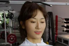 已婚女人第一次去健身，她就被健身房的肌肉男，迷得是神魂颠倒视频封面