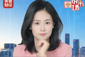 #全球投资者大规模抛售美股  #特朗普称别太关注股市  #特朗普政策反复无常致股市巨震  #财经记者说  #曼说市场视频封面
