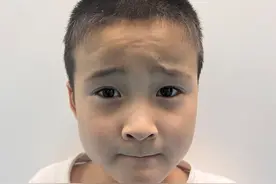 商丘市寻亲：8岁男孩被救助，高1米25，穿白色T恤、黑色裤子图片