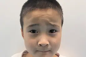 商丘市寻亲：8岁男孩被救助，高1米25，穿白色T恤、黑色裤子图片