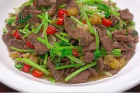 牛肉你要是像我这样炒，又嫩又香，下酒又下饭，你也赶快试试吧#香菜炒牛肉 #抖音美食推荐官 #抖音美食创作人 #美食教程 #美食趣胃计划 @DOU+小助手视频封面