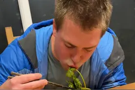 下雪天和火锅最配，火锅胃又找到吃火锅的理由了。#家庭火锅 #北欧生活 #大雪纷飞时你会想起谁 @薇子家的小海螺