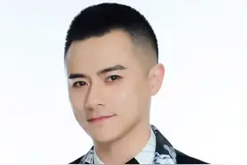 重庆两女子街头穿和服跳日本舞蹈，被大爷大妈包围声讨。 #社会百态 #和服 #正能量 #声量计划视频封面