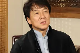 用“路人视角”打开60+男港星，成龙走路蹒跚，周润发瘦到皮包骨#周润发 #成龙 #刘德华 #任达华 #2025靠什么过年视频封面