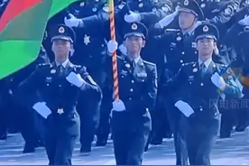 九三阅兵陆军方队护旗手王义飞是咱山东小伙！家人观看阅兵倍感荣耀