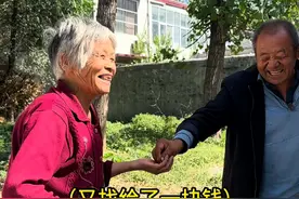 你们多久没有听到吆喝声了，今天带你们感受一下农村的烟火气，带你们感受一下老爸卖豆腐带来的乐趣。#豆腐 #我的乡村生活 #记录美好 #老手艺视频封面