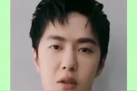 王一博画个眉毛都经历了啥？画之前录个VCR，画了一半再录个VCR，画完了终于可以帅气的拍杂志啦！#王一博   #搞笑  #星闻揭秘  视频封面