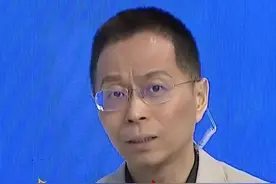 #欧洲杯  不服老不行啊！詹俊：本届欧洲杯最让人失望的球员肯定是C罗！23脚射门0进球的数据就在眼前！#詹俊说最让人失望的球员是C罗  #C罗23脚射门0进球 #你懂球吗 #Dou来欧洲杯视频封面