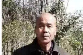 西安急寻：六旬老人走失多日，驼背，穿白色格子短袖、红色鞋图片