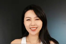 过度的友好，就是谄媚，是谁在照镜子？ #个人形象照 #情感共鸣 #短视频ip孵化 #创始人IP #创业视频封面