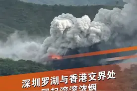 6月12日，广东深圳，市民拍摄视频称，深圳罗湖与香港交界处冒起滚滚浓烟。据记者了解，浓烟来自香港一侧，目击者表示：浓烟疑似烧垃圾导致。具体情况第一现场记者仍在进一步了解中。@抖音短视频