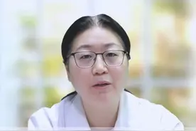 过敏性紫癜运动量应该如何控制？ 一般来说，过敏性紫癜患者不建议剧烈运动，以免加重病情。可以选择散步、太极拳等轻度运动，循序渐进。运动时，注意身体反应，如果出现不适，就赶紧停下来。还有，病情不稳定时，最好多休息，等病情好转了再慢慢增加运动量。记住，运动是为了健康，可别适得其反。#过敏性紫癜 #医学科普