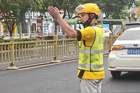 “你的骑手正在指挥交通”，指挥交通的外卖小哥找到了！程志诚，你做的好事瞒不住了 #外卖小哥 #正能量 #惊不惊喜意不意外 #社会百态视频封面