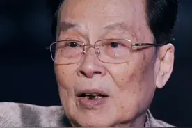 “美国是封锁不住中国的，中国已经不是以前的中国了。” 83岁郭光灿院士：中国量子计算机还在婴幼儿时期，科研突破需代代接力。视频封面