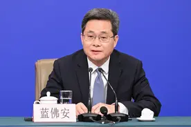 四方面加大支持力度 实打实支持提振消费 #2025全国两会  #全国两会  #聚焦两会视频封面