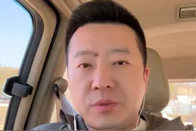 杜小华加油！曾经悬赏千万元寻子的谢岳，终于找回了儿子，杜小华在团圆现场的哽咽，眼神让人心疼。#杜小华谈小米奇走失细节 @寻儿杜后琪 #小强寻亲视频封面