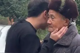 四川小伙在浙江工作，#小伙离家前看着爷爷红了眼眶 ，“从小是爷爷带大的”，鞭炮声里是思念也是祝福。（来源：@再忆皆是卜甘 连赞拉黑！ ）视频封面