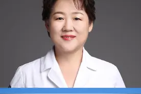 孩子经常打喷嚏流鼻涕是怎么回事？ 孩子经常#打喷嚏流鼻涕 是怎么回事？如何来区分#感冒 或#过敏性鼻炎 #儿科陶枫主任 #健康科普视频封面