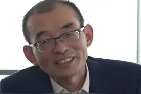 谢岳：打算去儿子上学的地方走一走用自己的小身板为儿女遮风挡雨 3月21日，深圳“悬赏千万寻子”当事人谢岳（@寻子谢浩男深圳 ）表示，儿子（@谢浩男 ）上学的城市，他常常去，但今年去意义就完全不一样了。今年去，即可以看儿子又可以拜会客户，心态也不一样。以后他要用自己的小身板为儿女遮风挡雨。#谢岳 #谢浩男视频封面