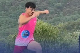 健身圈闯关成功第一人！6月10日，山东临沂，博主“嘴哥”参加《快乐向前冲》闯关成功，成为健身圈闯关成功“第一人”。他甚至又原路跑了回来。@孙良轩没有肌肉 “健身圈大旗还得我来扛！”#快乐向前冲 #2024快乐向前冲