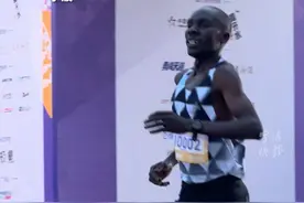 01:07:13！2025宁波马拉松半马冠军诞生 是来自肯尼亚的马拉松运动员视频封面