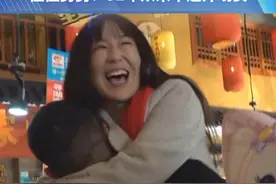 女孩寻亲32载 直播寻亲被认出，佳佳舅舅：32年从未举过外甥女“今天我就完成这个心愿”#抖音寻人视频封面