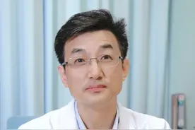 不想烂嘴，别再撕嘴皮了！皮肤科医生教你治疗唇炎 #医学科普 #护肤 #干货分享 #硬核健康科普行动  #变美小技巧视频封面