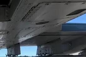 为什么现代轰炸机不是直接扔炸弹的，而是需要弹射出去 #军事科普 #军事科技 #军事爱好者 #军迷发烧友视频封面