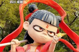巨型哪吒雕塑亮相成都 巨型“哪吒”雕塑亮相成都，成都又添打卡新地标! #成都  #打卡  #哪吒之魔童闹海视频封面