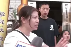 校长带来捐款箱，高武妻子哭着说不用捐款了 #上饶市华中辅仁学校  #男孩景区落水男子跳入水中救援不幸牺牲  #高武  #爱心人士看望救人英雄高武的家人  #江西dou知道