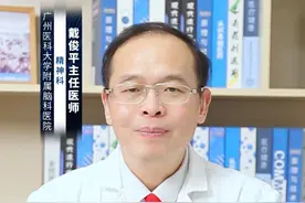 轻度抑郁症发作有哪些自己缓解的方法？ #涨知识 轻度#抑郁 发作时的自我缓解方法主要包括以下几点：
第一，保持规律作息。确保充足的睡眠时间，尽量早睡早起，避免在睡前过度使用电子产品，可以尝试热水泡脚等方法促进睡眠，有助于稳定情绪。
第二，调整饮食习惯。选择清淡饮食，多吃蔬菜水果，减少辛辣刺激和油腻食物的摄入，良好的饮食习惯有助于身体健康，从而缓解抑郁情绪。
第三，增加沟通与社交。与家人、朋友或信任的人保持沟通，分享自己的感受，避免孤立自己。与积极乐观的人交往，可以获得情感支持和正能量，有助于缓解抑郁情绪。
第四，适当运动。选择适合自己的有氧运动，如慢跑、游泳、瑜伽等，可以促进身体分泌脑内啡，有助于缓解抑郁情绪。同时，运动还能增强体质，提高自信心。
第五，培养兴趣爱好。参与自己感兴趣的活动，如绘画、音乐、阅读等，可以转移注意力，减少负面情绪的影响。同时，通过培养兴趣爱好，还能提升自我满足感和幸福感。
第六，学会自我肯定。每天肯定自己的成绩和进步，避免过度自责和消极思考。可以通过写日记的方式记录自己的成长和积极体验，增强自信心和乐观态度。
请注意，以上方法适用于轻度或轻到中度的抑郁症患者。如果抑郁症状严重或持续不改善，建议及时寻求专业医生的帮助和治疗。#硬核健康科普行动  @创作灵感小助手