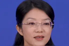 【#北京五一假期聚焦精品演  释放“演艺之都”新活力】北京市文化和旅游局党组成员、副局长郑芳介绍，“五一”假日期间，全市已开票营业性演出276台1178场。此外，全市各级公共文化服务机构将举办展览展示、阅读推广、文艺演出、非遗体验等各类群众文化活动574场，陪伴市民欢度“五一”。#五一假期视频封面