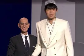 #2025NBA选秀大会 中国球员#杨瀚森首轮第16顺位被开拓者选中 这是中国历史上第三位首轮秀，此前有姚明（2002年状元秀）、易建联（2007年首轮6号秀）；今天，也刚好是杨瀚森20岁的生日，这是他最好的生日礼物！#杨瀚森