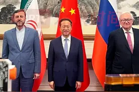3月14日，中俄伊三国副外长在北京会晤！三方就伊朗核问题及其他共同关心的问题交换意见。会晤前的合影环节，俄方见站得远了，朝中方靠近了两步。视频封面