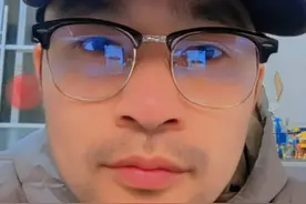 股票名称字母全解析 #股市知识科普 #股票字母含义 #投资必懂术语 #交易所代码识别 #股市新手必看 股票名称前的字母代表啥？SZ、SH、BJ分别代表什么交易所？科创板、创业板咋区分？来看股市小课堂，教你一秒读懂！视频封面