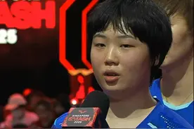 女双夺冠！王曼昱赛后太开心，采访瞬间移动，忍不住笑了视频封面