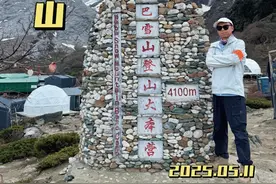 爬一次人生的第一座雪山有多难？登顶哈巴雪山需要注意些什么？ #哈巴雪山 #人生的第一座雪山 #户外徒步登山 #万物皆可种草搜