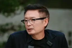 一个好父亲要懂得在孩子面前藏住自己的脾气，温和地表达出爱意。#麦家#人间信 #亲子关系 #家庭教育 #大有学问