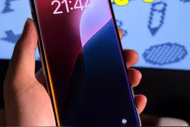 iOS18 Siri新皮肤❗️看起来更聪明了❓ 使了一点小手段解锁了iOS18的跑马灯Siri
动效非常丝滑，细节也有不少。
只不过现在这个Siri也只是徒有其表，智商并没有提升，期待一下明年的Apple Intellegence。
#iOS #iOS18 #iPhone #Siri