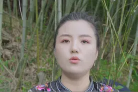 这就是大名鼎鼎的土里开花土里谢，它的根部有一种独特的香味，你的家乡有这种植物吗？#马蹄细辛 ##大自然的馈赠 #药用植物 #你的家乡有这种植物吗 #中草药视频封面