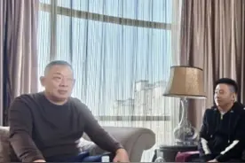 于东来、叶国富首次会面谈永辉，“做中国的Costco不难”，叶国富：永辉百分百向胖东来学习，此前叶国富花63亿收购永辉视频封面