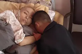 被4岁儿子一遍遍呼唤的患癌妈妈走了，年仅30岁，去年8月确诊胆囊癌。视频封面