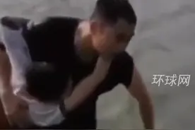 休假中的军校学员勇救落水儿童，送至医院缴费后默默离开视频封面